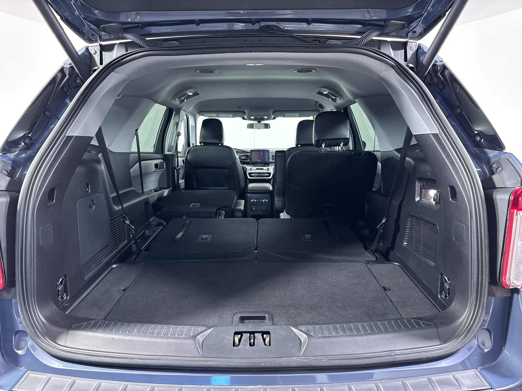 Used 2021 Ford Explorer XLT w/ Equipment Group 202A AWD/4WD image 7
