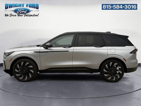 Used 2024 Lincoln Nautilus Reserve w/ Jet Appearance Package (87T) AWD/4WD image 2