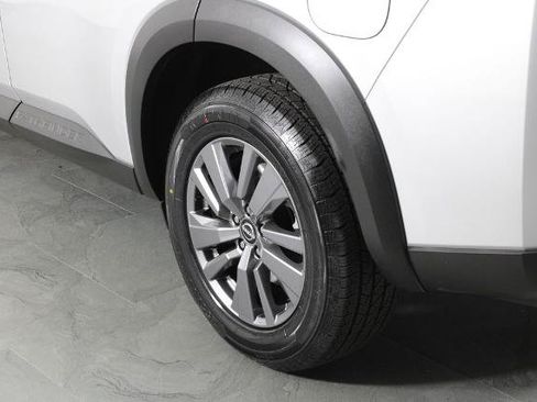 Certified 2025 Nissan Pathfinder SV FWD image 15