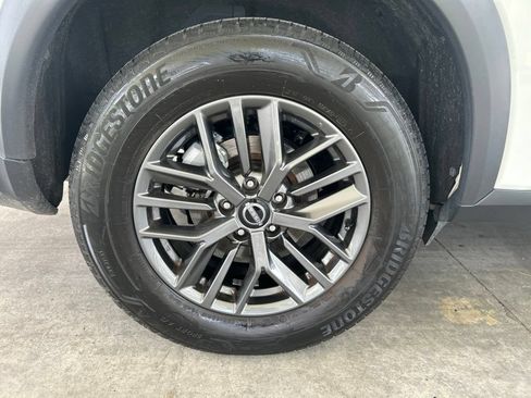 Used 2024 Nissan Rogue S FWD image 17
