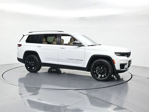 Used 2021 Jeep Grand Cherokee L Limited w/ Luxury Tech Group II AWD/4WD image 3