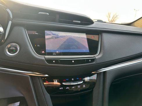 Used 2021 Cadillac XT5 Premium Luxury image 17