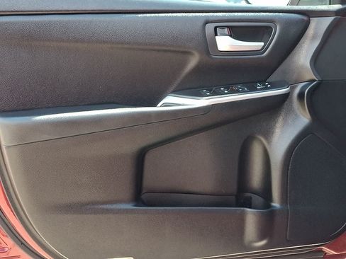Used 2017 Toyota Camry LE FWD image 14