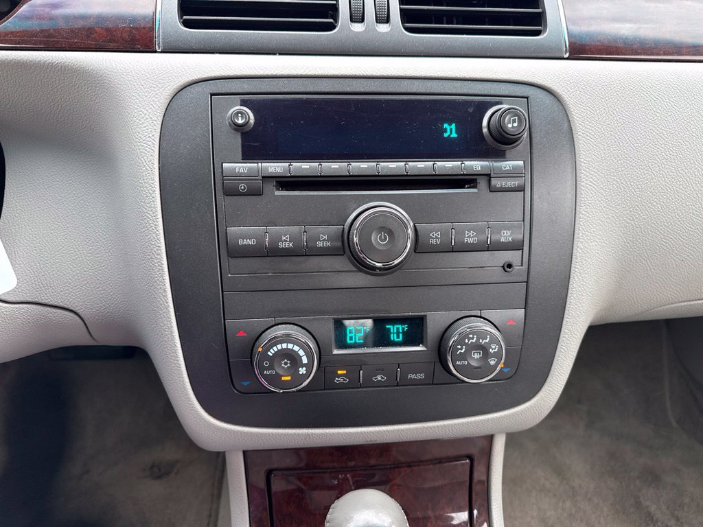 Used 2011 Buick Lucerne CXL FWD image 13