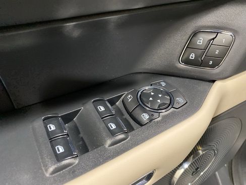 Used 2023 Ford Expedition Platinum image 28