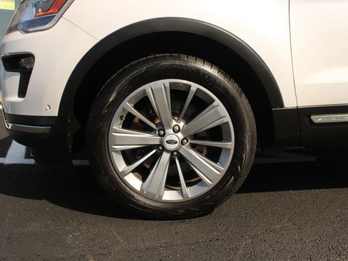 Used 2018 Ford Explorer Limited w/ Equipment Group 301A AWD/4WD image 3