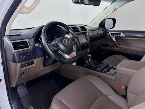 Used 2020 Lexus GX 460 Premium w/ Premium Package image 4