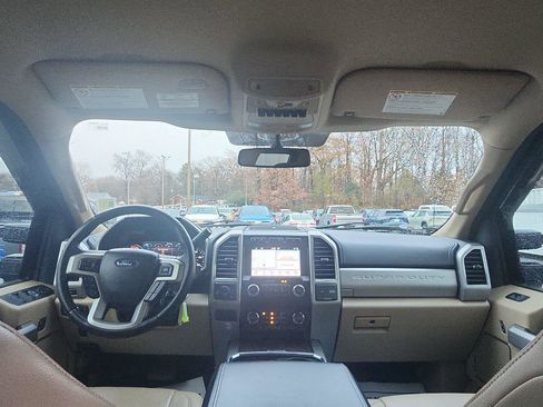 Used 2019 Ford F250 Lariat w/ Chrome Package image 24