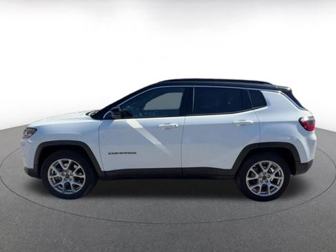 Used 2025 Jeep Compass Limited image 9