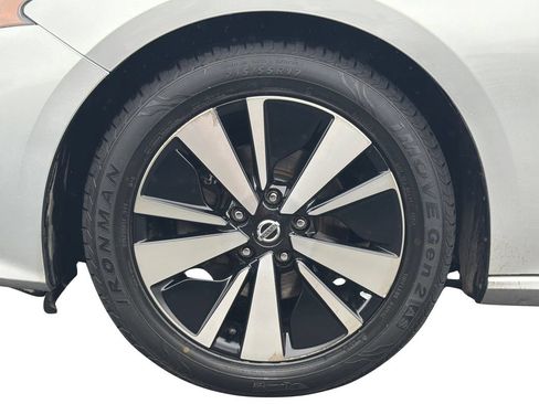 Used 2021 Nissan Altima 2.5 SV FWD image 25