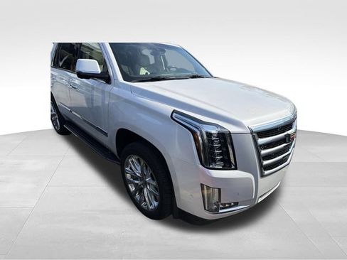 Used 2020 Cadillac Escalade Luxury AWD/4WD image 3