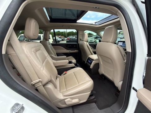 Used 2023 Lincoln Aviator Grand Touring w/ Equipment Group 301A AWD/4WD image 10