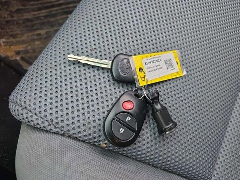 Used 2013 Toyota Tacoma V6 4x4 4dr Double Cab 5.0 ft S w/ TRD Off-Road Pkg image 17