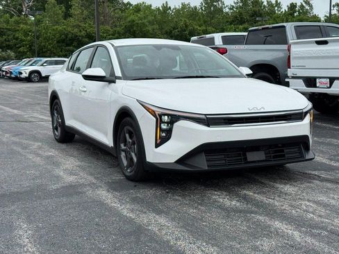 Used 2025 Kia K4 FWD image 2