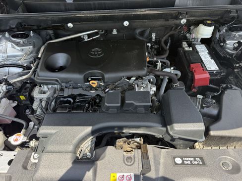 Used 2022 Toyota RAV4 LE FWD image 31