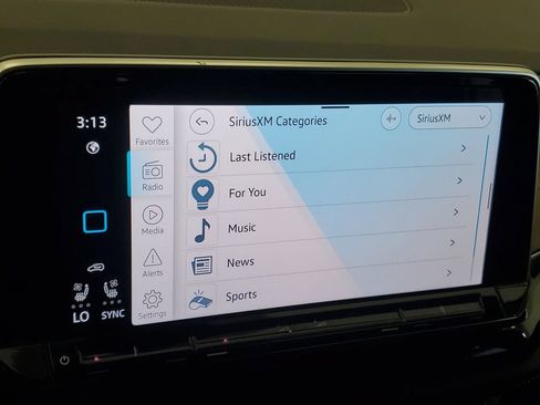 Used 2025 Volkswagen Atlas SE AWD/4WD image 19