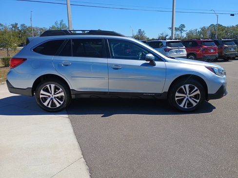 Used 2018 Subaru Outback 3.6R Limited image 4