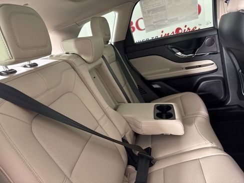 New 2026 Lincoln Corsair Premiere image 22