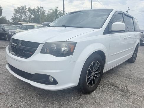 Used 2016 Dodge Grand Caravan SXT w/ UConnect Hands-Free Group FWD image 2