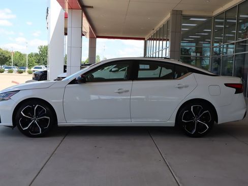 Used 2024 Nissan Altima 2.5 SR FWD image 4