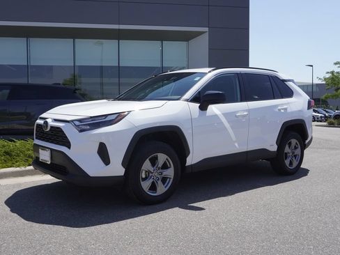 Used 2025 Toyota RAV4 LE AWD/4WD image 3