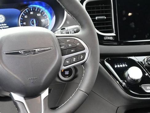 New 2025 Chrysler Voyager LX image 26