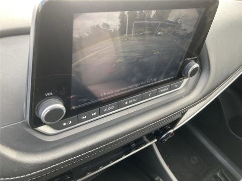 Used 2023 Nissan Rogue SV image 15