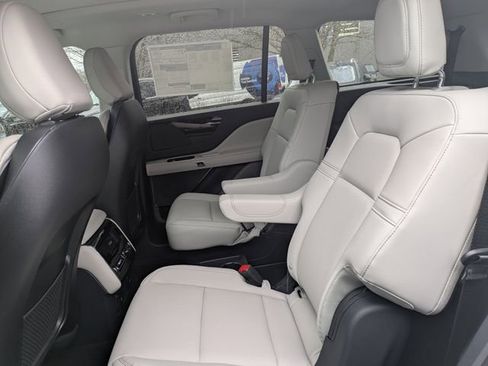 New 2026 Lincoln Aviator 2WD image 12