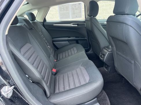 Used 2017 Ford Fusion SE w/ Fusion SE Technology Package image 14