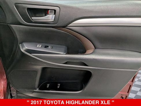 Used 2017 Toyota Highlander XLE AWD/4WD image 36
