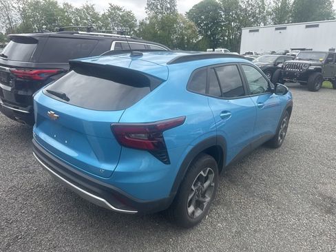 Used 2025 Chevrolet Trax LT w/ Driver Confidence Package FWD image 6