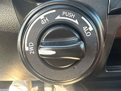 Used 2024 Nissan Titan SV w/ SV Bronze Edition Package image 33