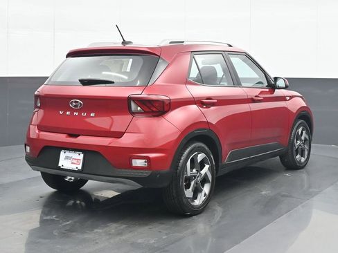 Used 2023 Hyundai Venue Limited image 6
