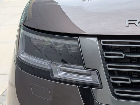 Certified 2025 Land Rover Range Rover SE AWD/4WD image 10