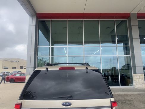 Used 2017 Ford Expedition Limited w/ Equipment Group 301A RWD image 18