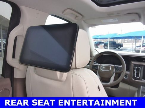 Used 2024 GMC Yukon XL Denali w/ Advanced Technology Package image 4