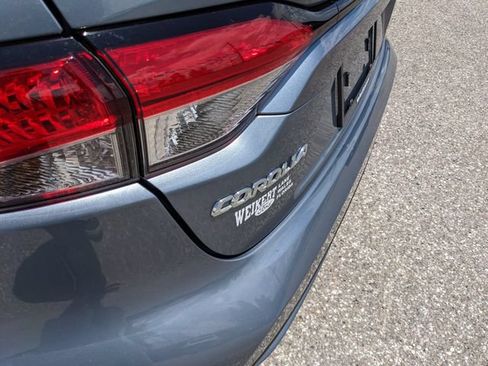 Used 2022 Toyota Corolla LE FWD image 12