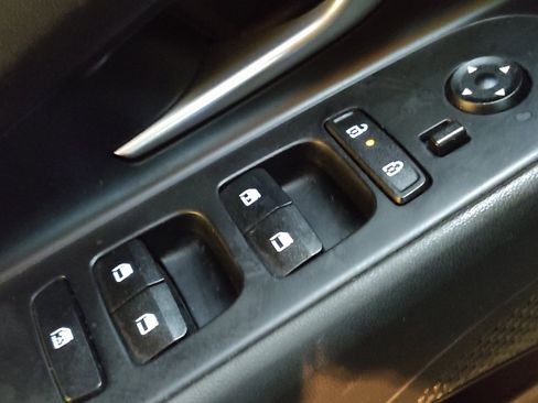 Used 2024 Hyundai Elantra SE image 27