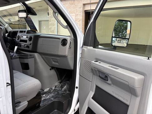 Used 2023 Ford E-450 and Econoline 450 Super Duty w/ Driver's Safety Package RWD image 31