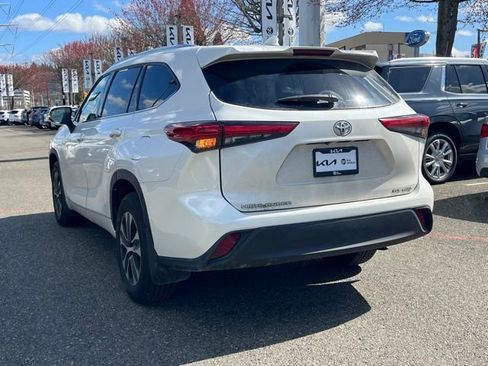 Used 2021 Toyota Highlander XLE image 11