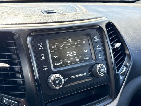 Used 2016 Jeep Cherokee Sport AWD/4WD image 18