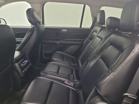 Used 2020 Lincoln Aviator AWD image 18
