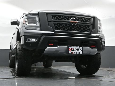 Used 2021 Nissan Titan PRO-4X w/ Pro-4x Convenience Package AWD/4WD image 46