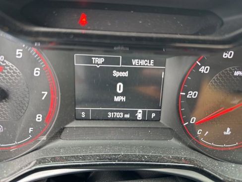 Used 2024 Chevrolet Trax RS w/ Sunroof Package FWD image 11