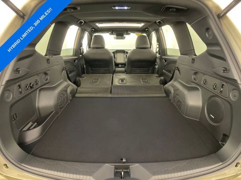 Certified 2025 Subaru Forester Limited image 28