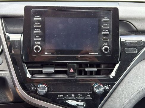 Used 2022 Toyota Camry LE image 9