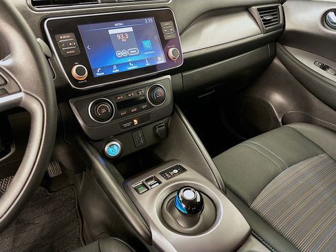 Used 2025 Nissan Leaf S FWD image 25