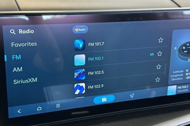 Used 2025 Hyundai Santa Fe SE FWD image 23
