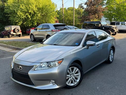 Used 2015 Lexus ES 350 w/ Premium Package FWD image 4