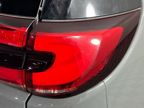 Used 2021 Chrysler Pacifica Touring-L image 32